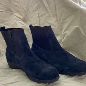 Aerosols Navy Boots